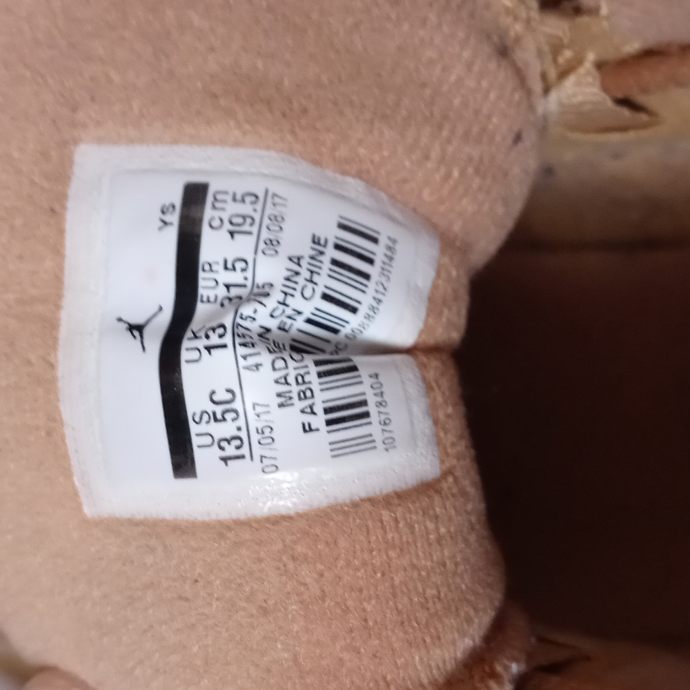 Size 13.5 little kids jordans - Picture 7 of 10